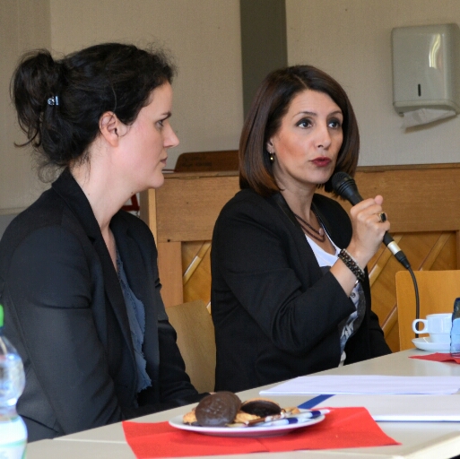 Landtagsabgeordnete Anneke Graner und Ministerin Bilkay Öney